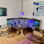 With 4 Bedrooms Hébergement de vacances *