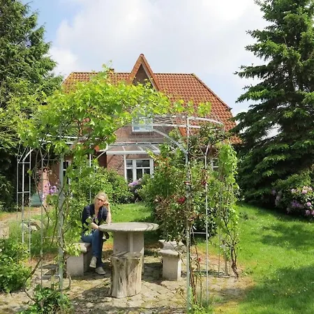 Semesterbostad With 4 Bedrooms