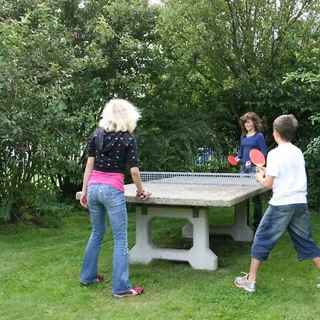 With 4 Bedrooms * Spieka-Neufeld