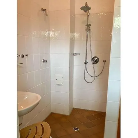 With 4 Bedrooms * Spieka-Neufeld