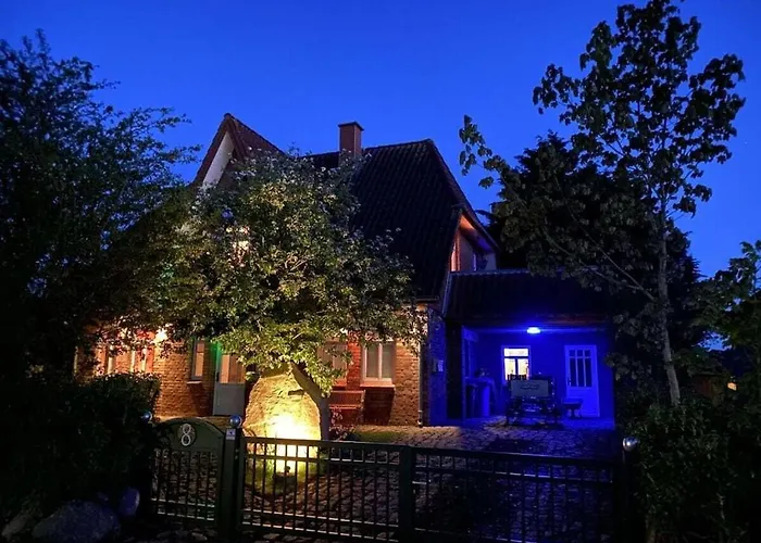 With 4 Bedrooms Spieka-Neufeld