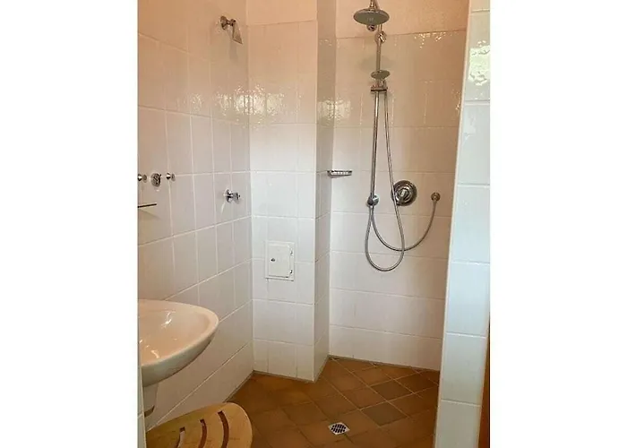 With 4 Bedrooms * Spieka-Neufeld