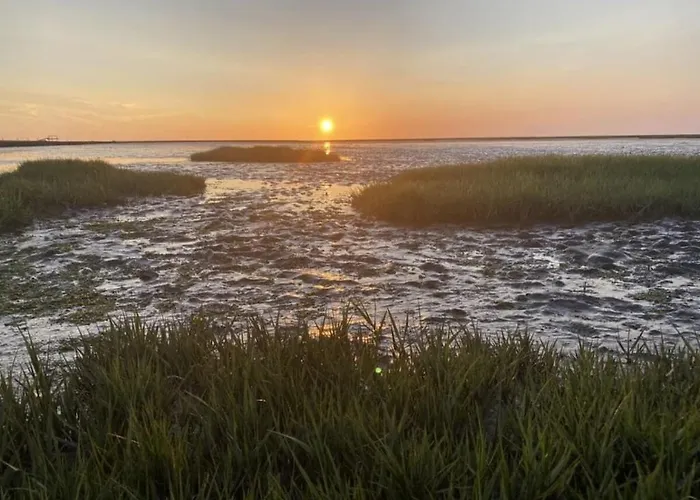 With 4 Bedrooms Сasa de vacaciones *