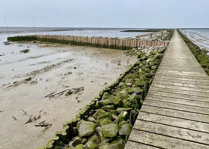 With 4 Bedrooms Сasa de vacaciones *